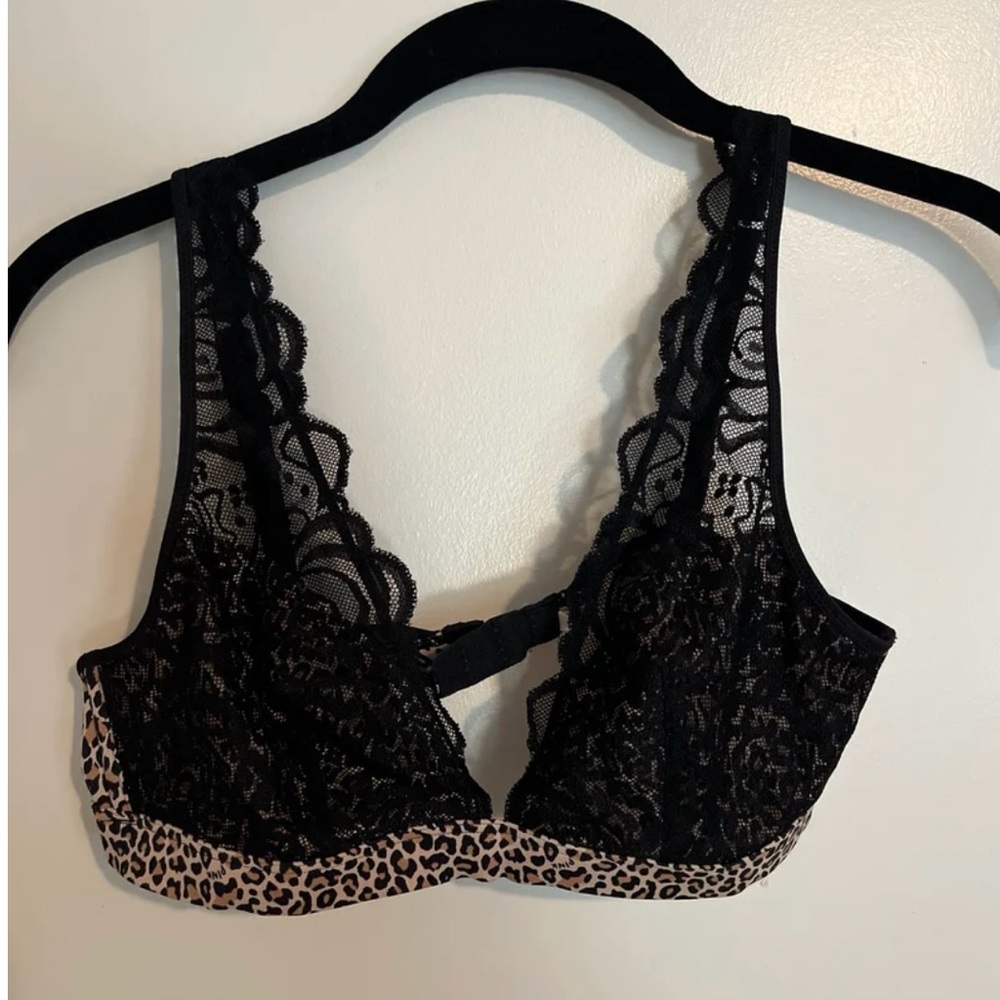 NWOT PINK Victoria’s Secret Bra Size Medium